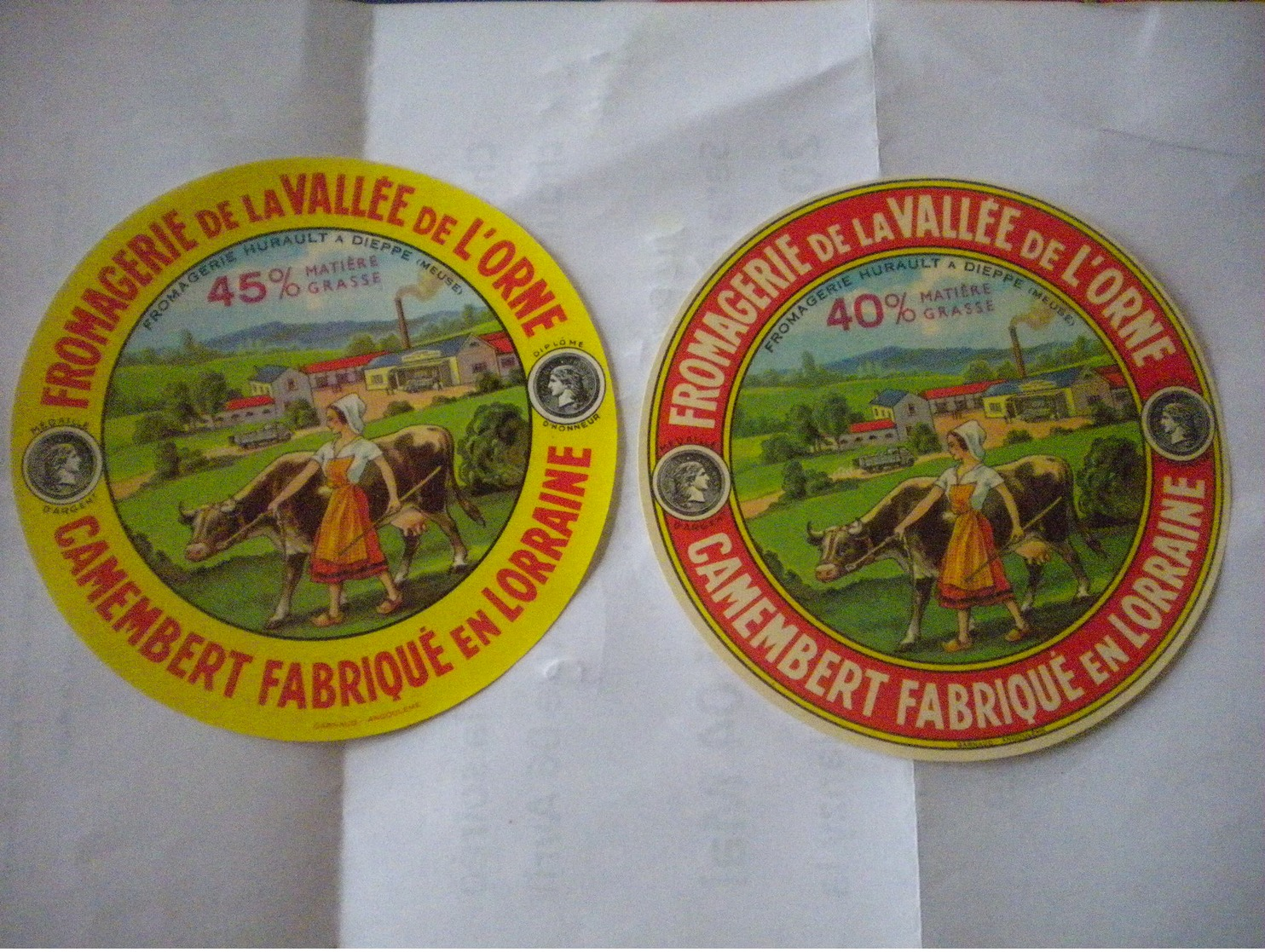 Lot 2 Etiquettes Fromage NEUVES  Meuse 55T Fromagerie HURAULT à Dieppe Fermière Usine Belle Vache Médaille - Fromage