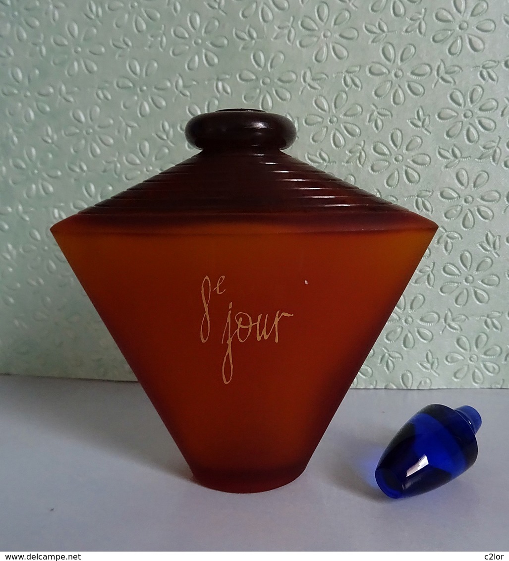 Flacon Tout En Verre "8 ème Jour " D'Yves ROCHER Eau De Toilette 100 Ml VIDE Pour Collection Ou Décoration - Flacons (vides)