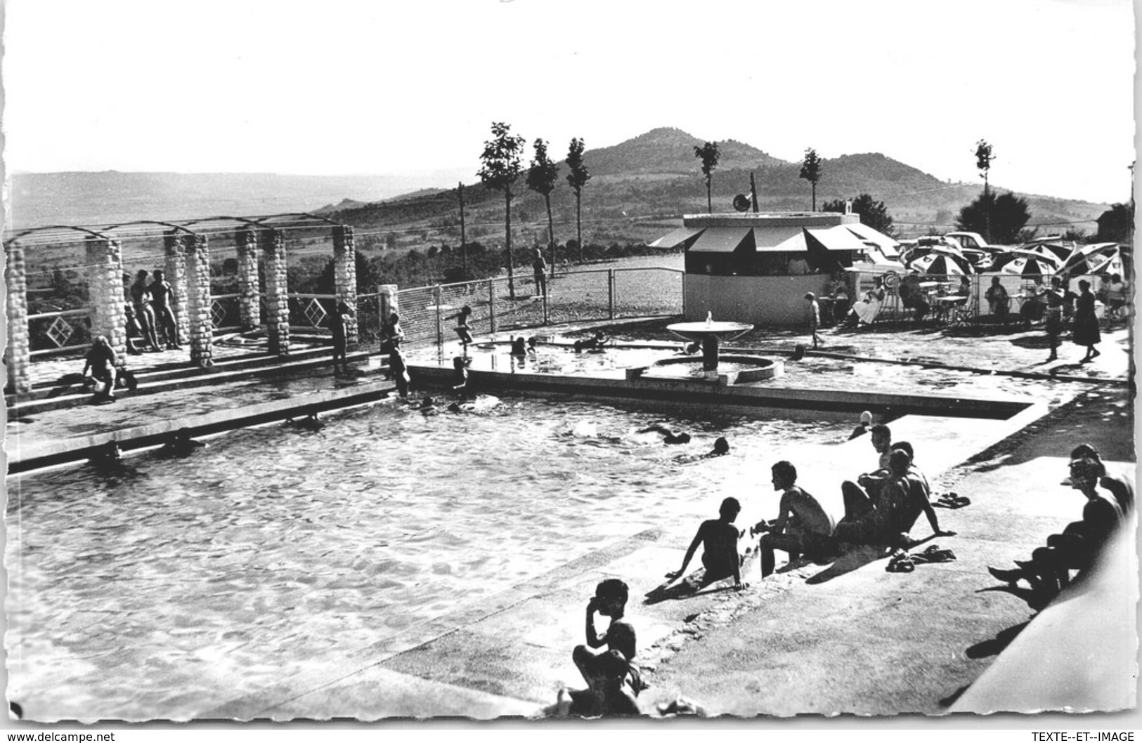 84 SAINT SATURNIN LES APT - La Piscine - Autres & Non Classés