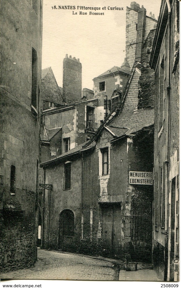 44- Nantes Pittoresque Et Curieux" La Rue Bossuet" - Nantes