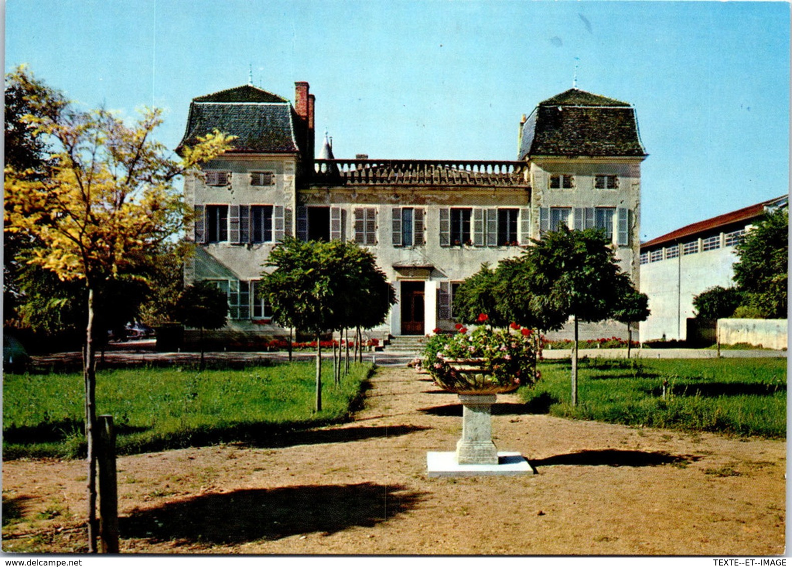 69 JULIENAS EN BEAUJOLAIS - Le Château Du Bois De La Salle - Julienas