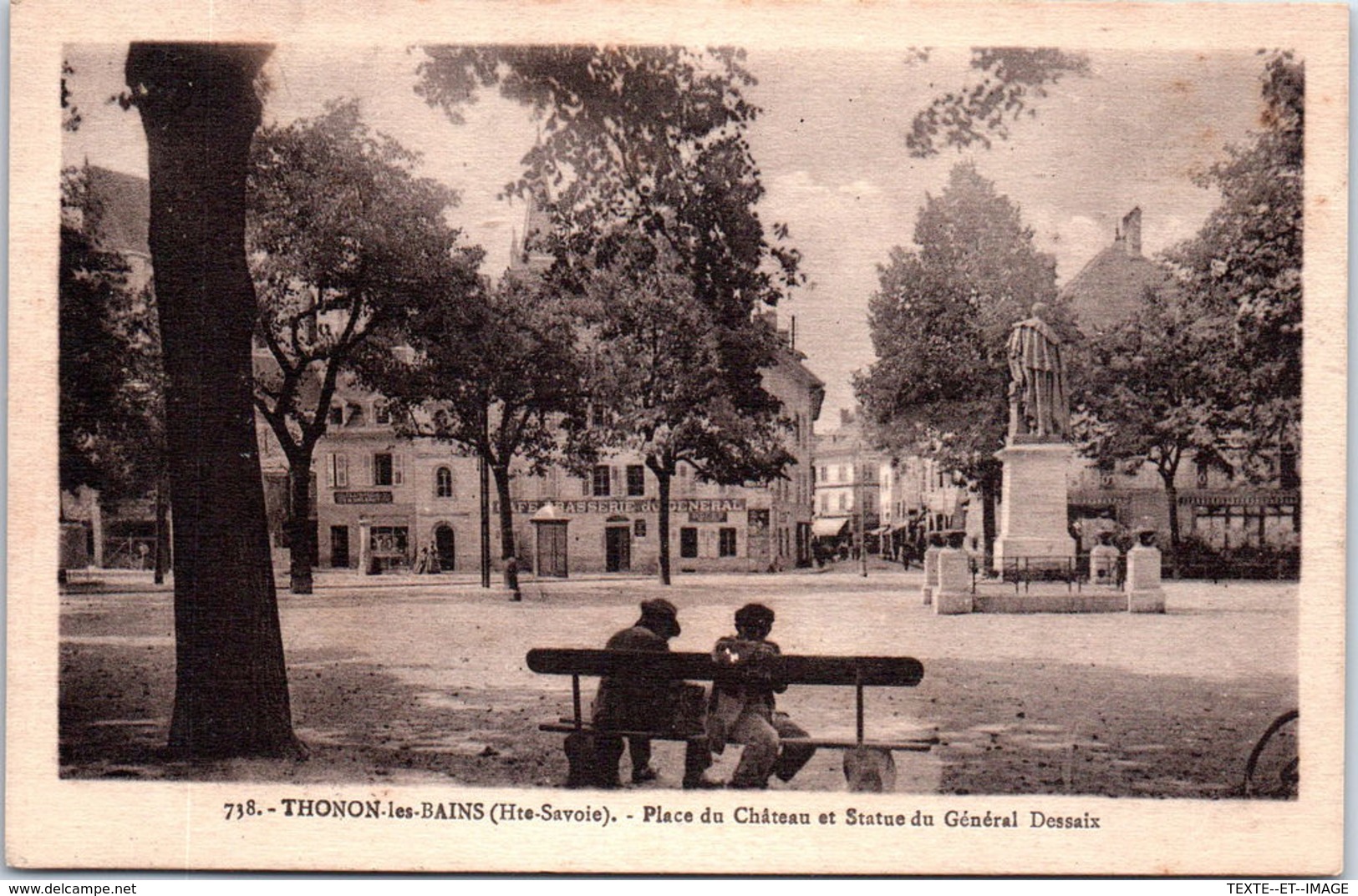 74 THONON LES BAINS - Place Du Château Et Statue Du Général Dessaix - Thonon-les-Bains