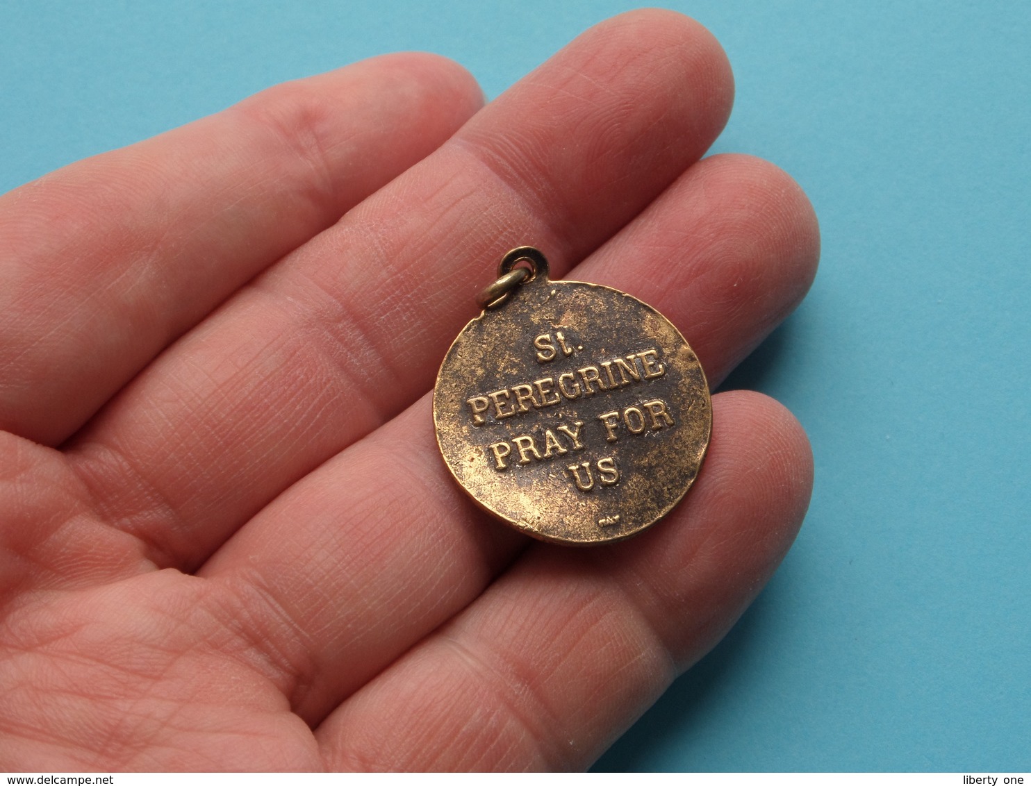 HANGER - PENDANT - PENDENTIF ( St. PEREGRINE Pray For Us )  +/- 2,5 Cm ! - Godsdienst & Esoterisme