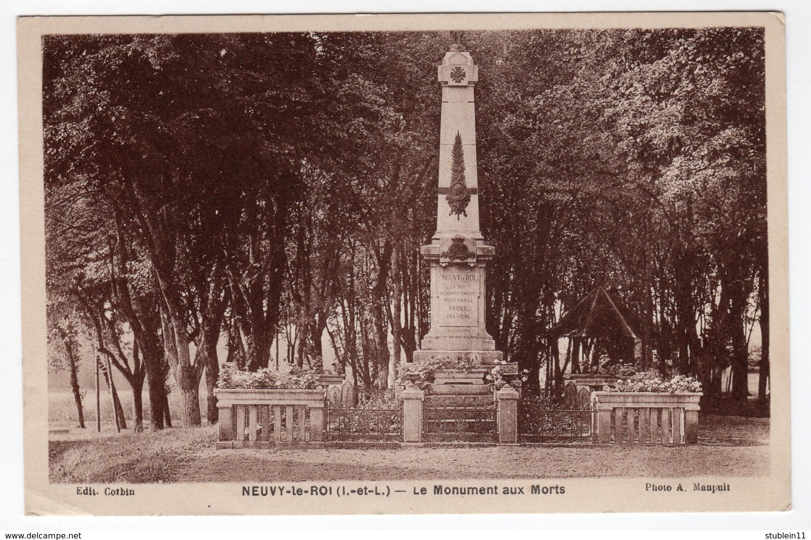 Neuvy-le-Roi (Indre-et-Loire)  Monument Aux Morts - Neuvy-le-Roi