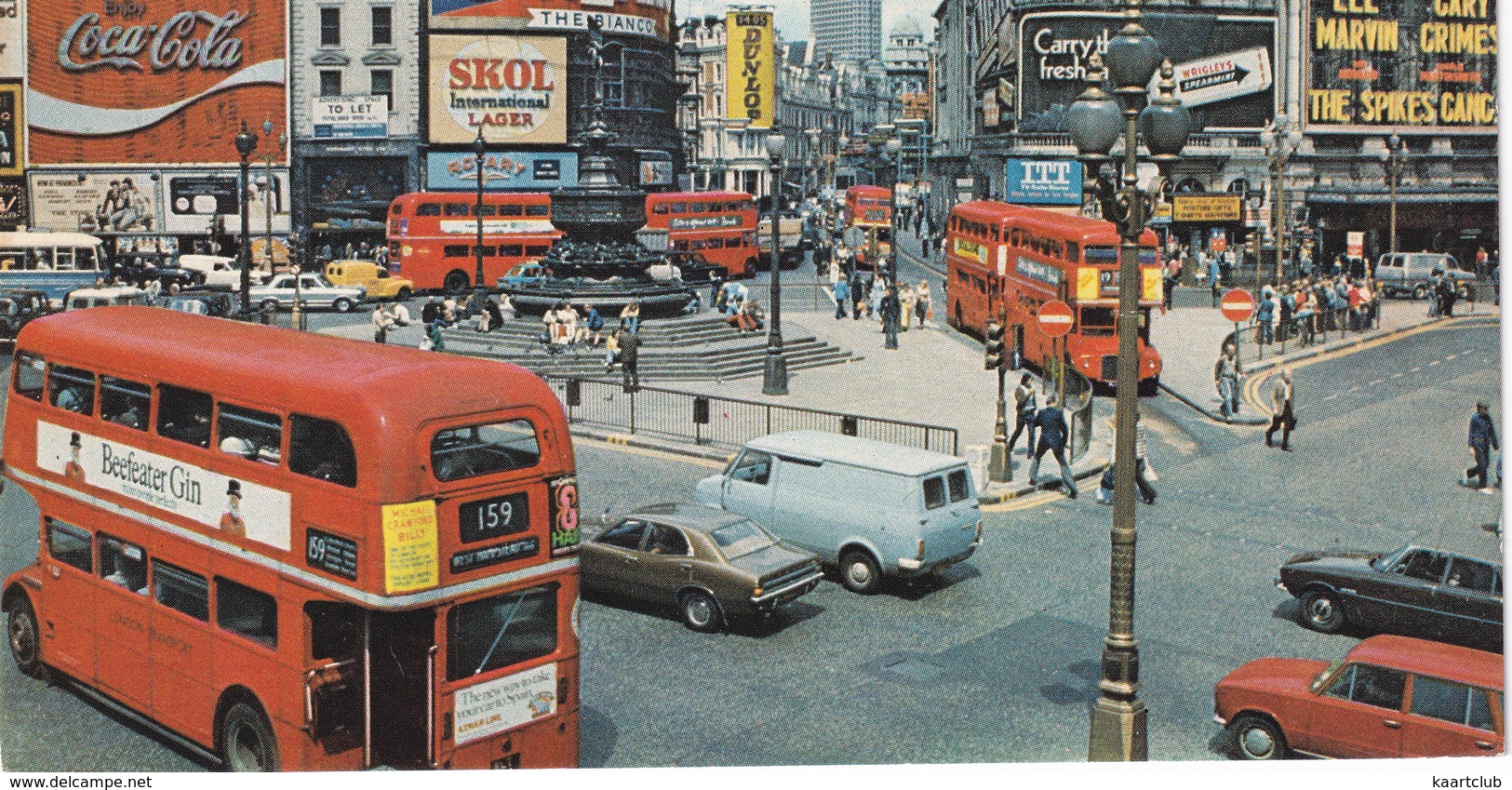 London: FORD CORTINA MK3, BEDFORD CF VAN, FIAT 125, ROVER 2000 TC2, DOUBLE DECK BUSES, 'VW' Neon - Piccadilly Circus - Toerisme