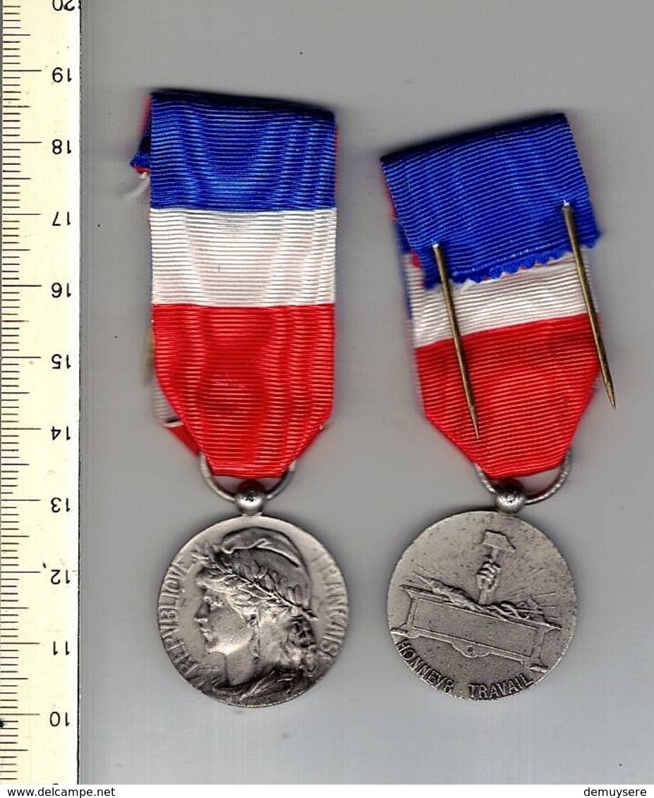 M R 006- MÉDAILLE - REPUBLIQUE FRANCAISE HONNEUR TRAVAIL - Autres & Non Classés