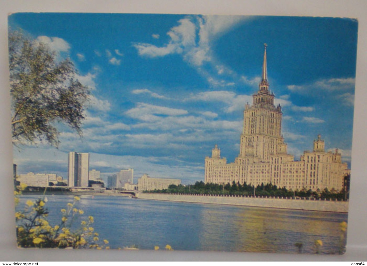 1975 Russia Storia Postale  Su Cartolina Mosca - Storia Postale