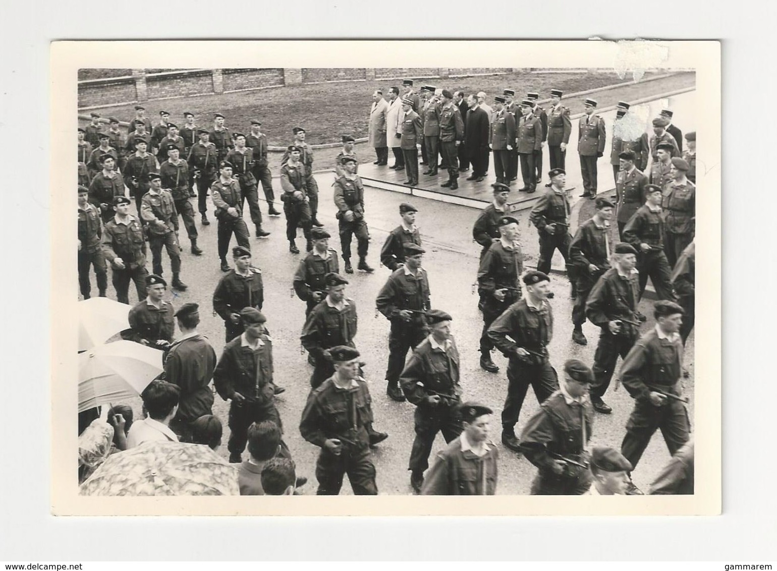 57 DIEUZE - PHOTO - Défilé Du 13eme Regiment De Parachutistes En 1966 - Taille Cpm Moselle - Dieuze