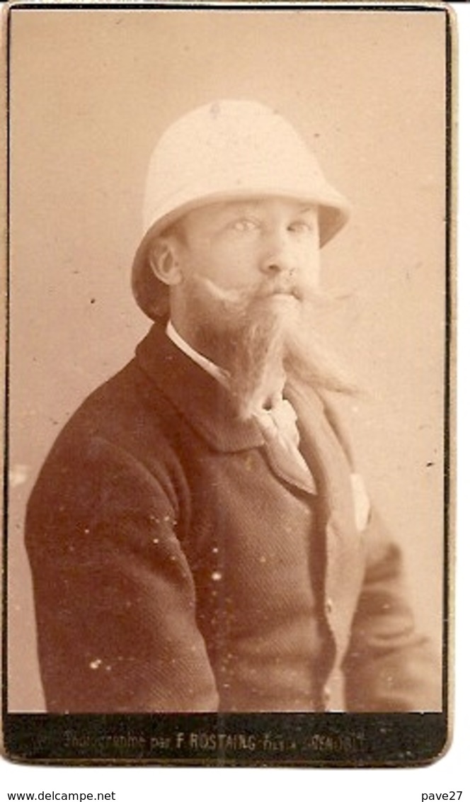 Photo CDV Cartonnée Homme Avec Casque Colonial - Photo ROSTAING à Grenoble - Guerre, Militaire