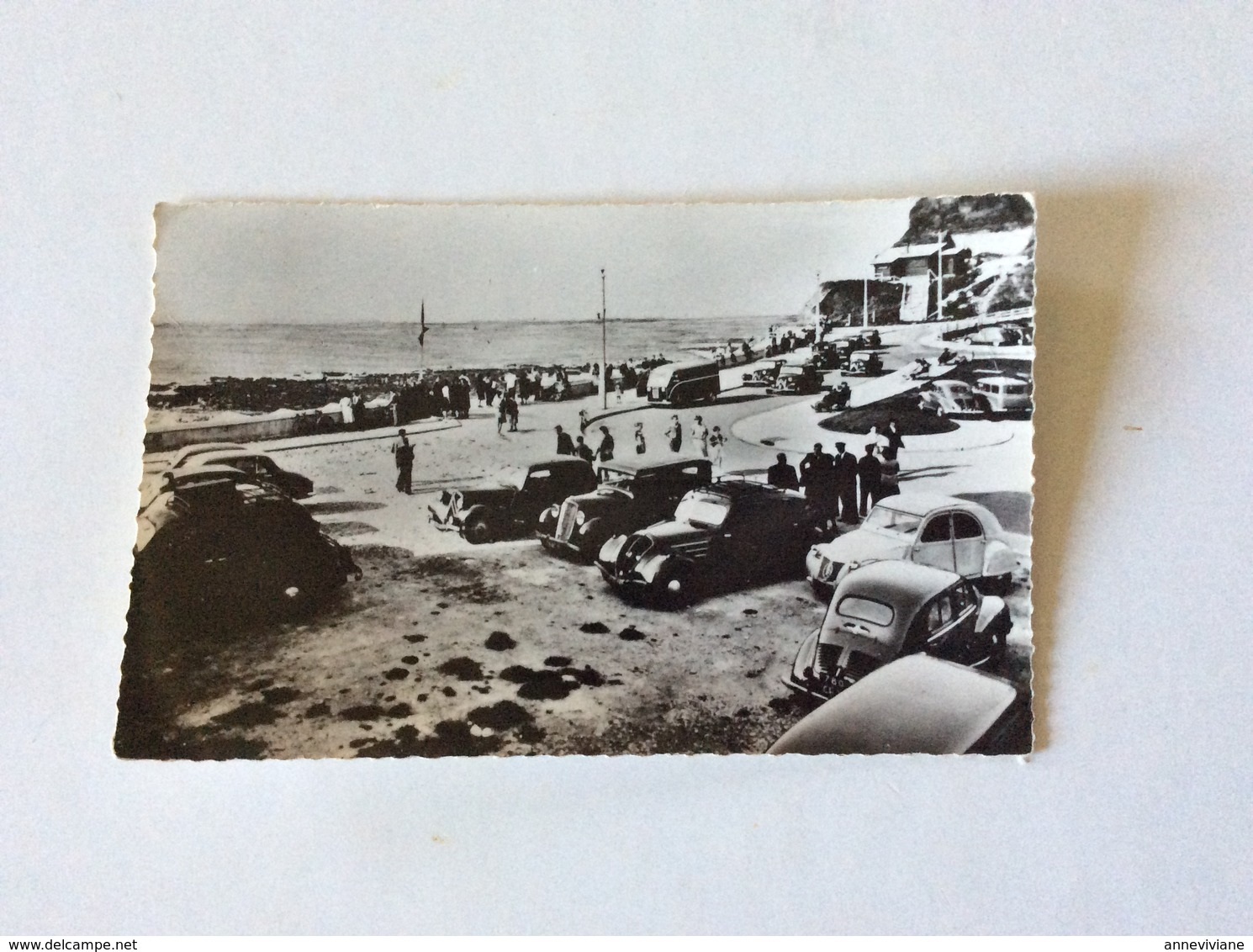 Petites Dalles. Vue D’ensemble Du Parking Et De La Plage. - Autres & Non Classés