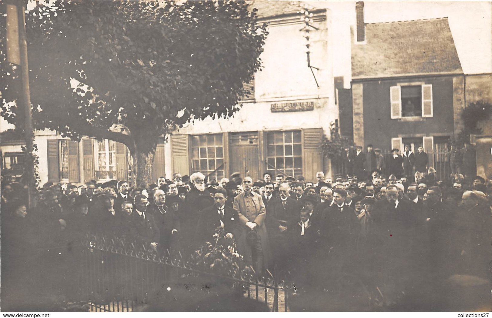 78-LE-MESNIL-SAINT-DENIS- CARTE-PHOTO- INAUGURATION DU MONUMENT AUX MORTS POUR LA PATRIE - Le Mesnil Saint Denis