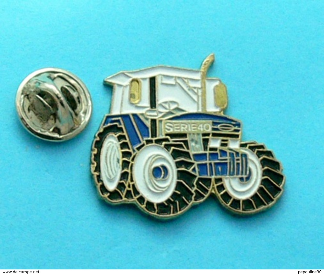 1 PIN'S //  ** MATERIEL AGRICOLE / TRACTEUR FORD SERIE 40 ** . (FRAISSE) - Ford