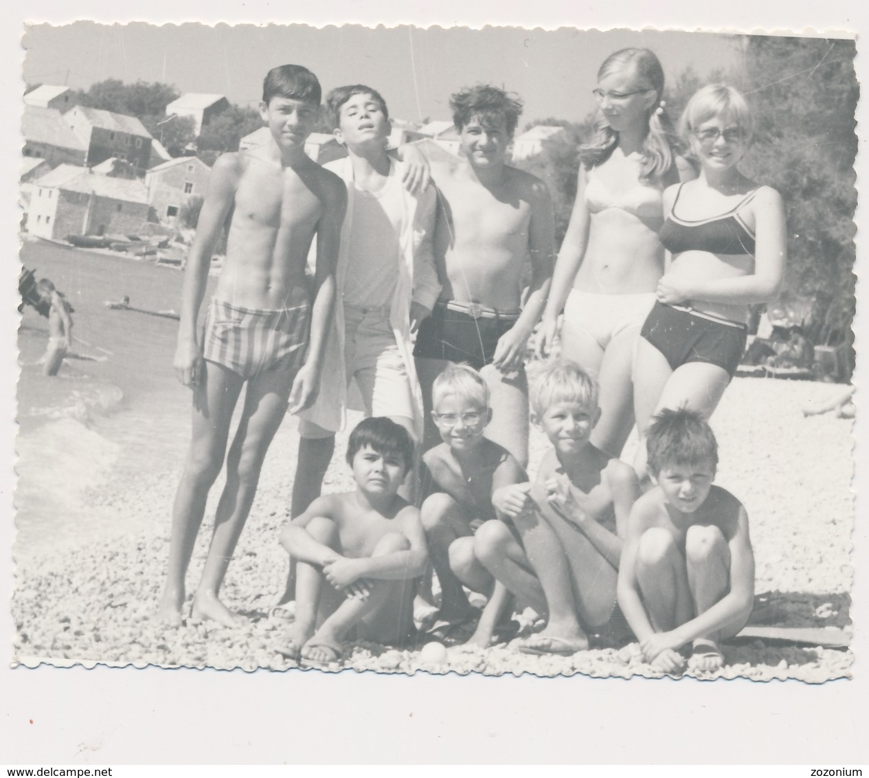 REAL PHOTO Beach Group Trunks Guys Girls And Kids Macs Fille Enfants Sur Plage, Old ORIGINAL - Non Classificati