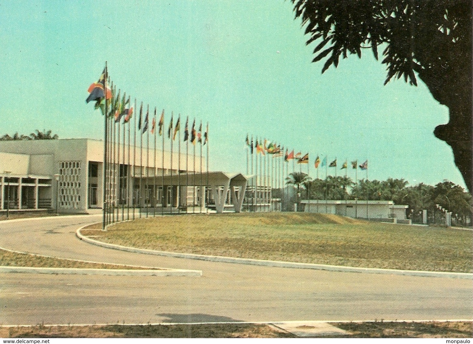 Afrique. CPM. Congo. Kinshasa. Lot De 5 Cartes (Bâtiment Du Village De L'org. De L'unité Africaine+art Congolais, Cérami - Kinshasa - Léopoldville