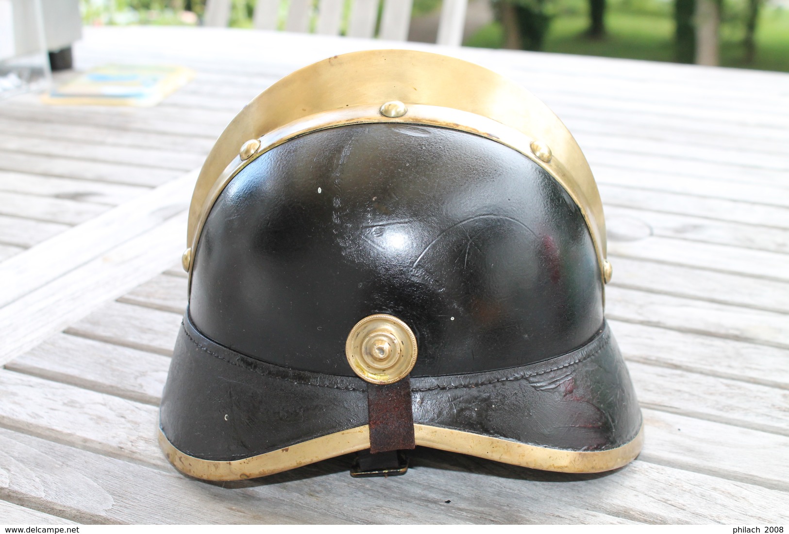 CASQUE DE POMPIER ALLEMAND EN CUIR ET LAITON - Casques & Coiffures