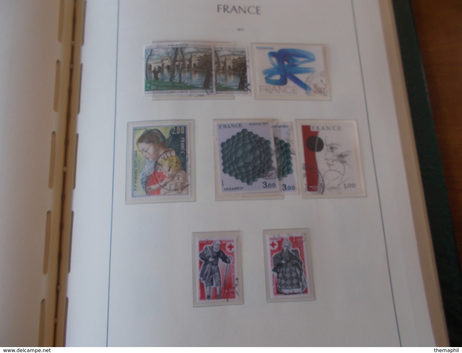 lot n° 330 FRANCE une collection dans un album leuchtturm 1966 / 1984  tous obl.  .  no paypal