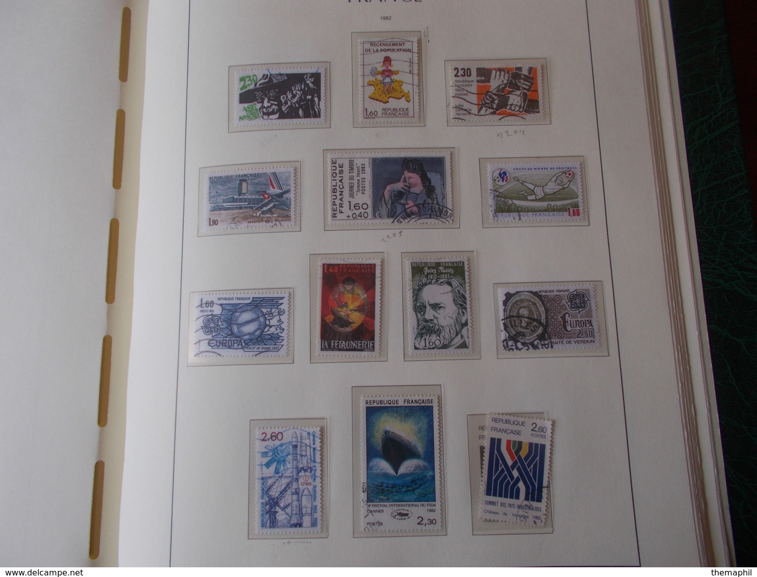 lot n° 330 FRANCE une collection dans un album leuchtturm 1966 / 1984  tous obl.  .  no paypal