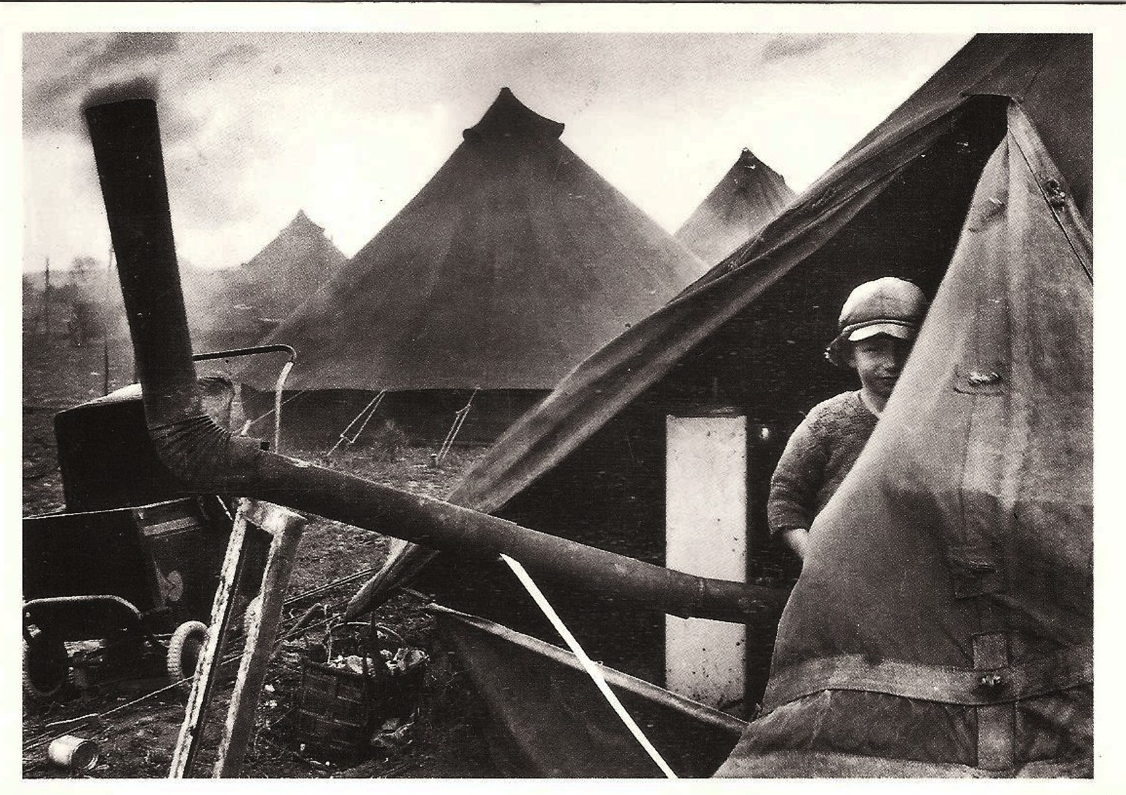 JANINE NIEPCE - Le Camp De Toile De L'abbé Pierre. Noisy Le Sec 1955 - Collection AGENCE RAPHO (1ere Série) - Autres & Non Classés