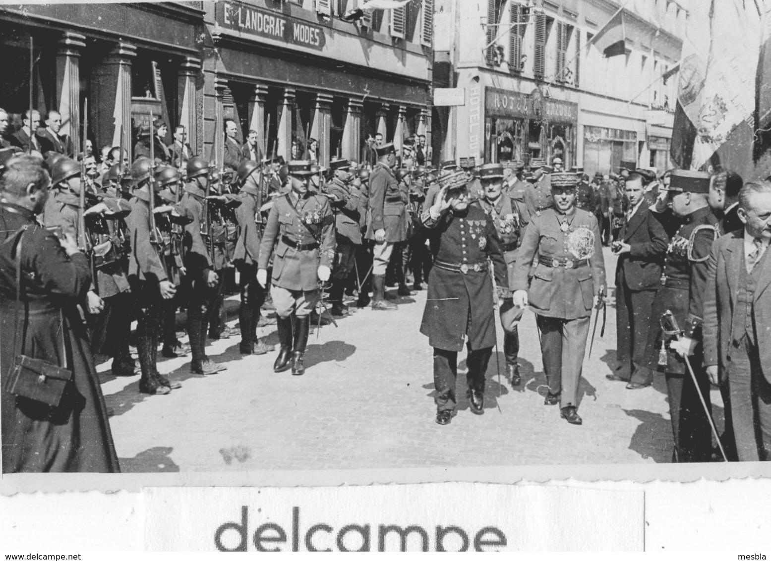 Photo  Rare - BITCHE - Remise Des Fanions Au 37éme R.C.F,  Par Le Général DE  CASTELNAU - 17 Mai 1936 - Guerre, Militaire