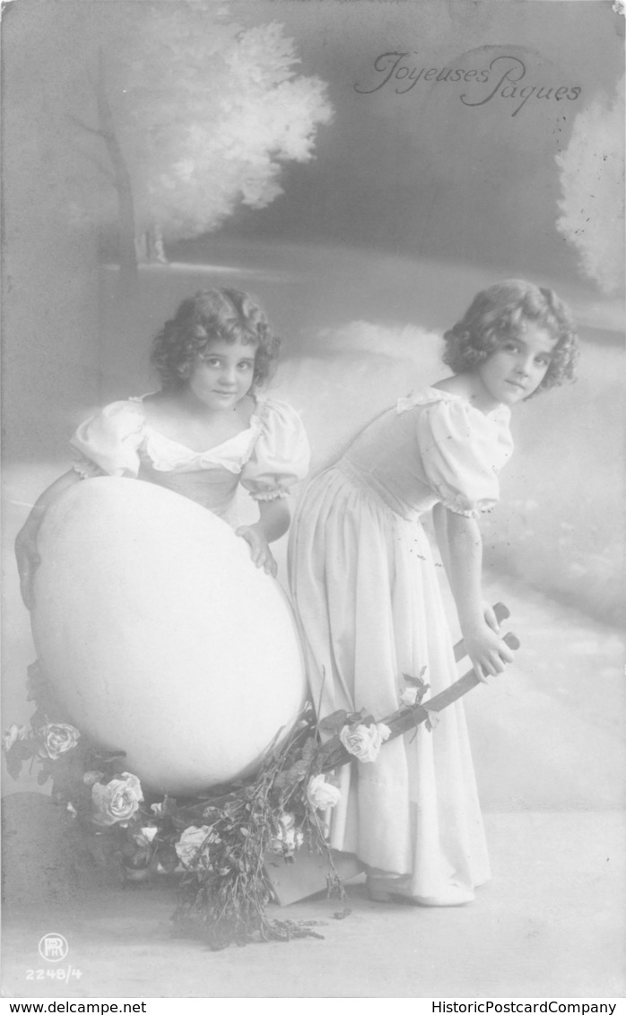 YOUNG GIRLS-ORNATE DRESSES-PULLING WAGON WITH LARGE EGG-1910 PHOTO JOYEUSES PAQUES POSTCARD 39750 - Autres & Non Classés