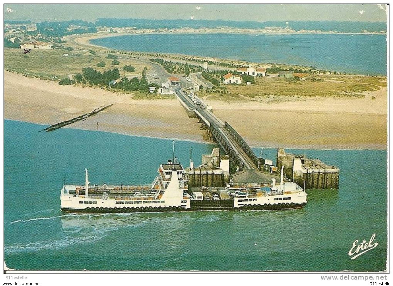 17  Ile De Ré LE BAC   " Maréchal De Toiras" à   L,Embarcadére De La Pointe De Sablanceaux . (3 Trous Punaise ) - Ile De Ré