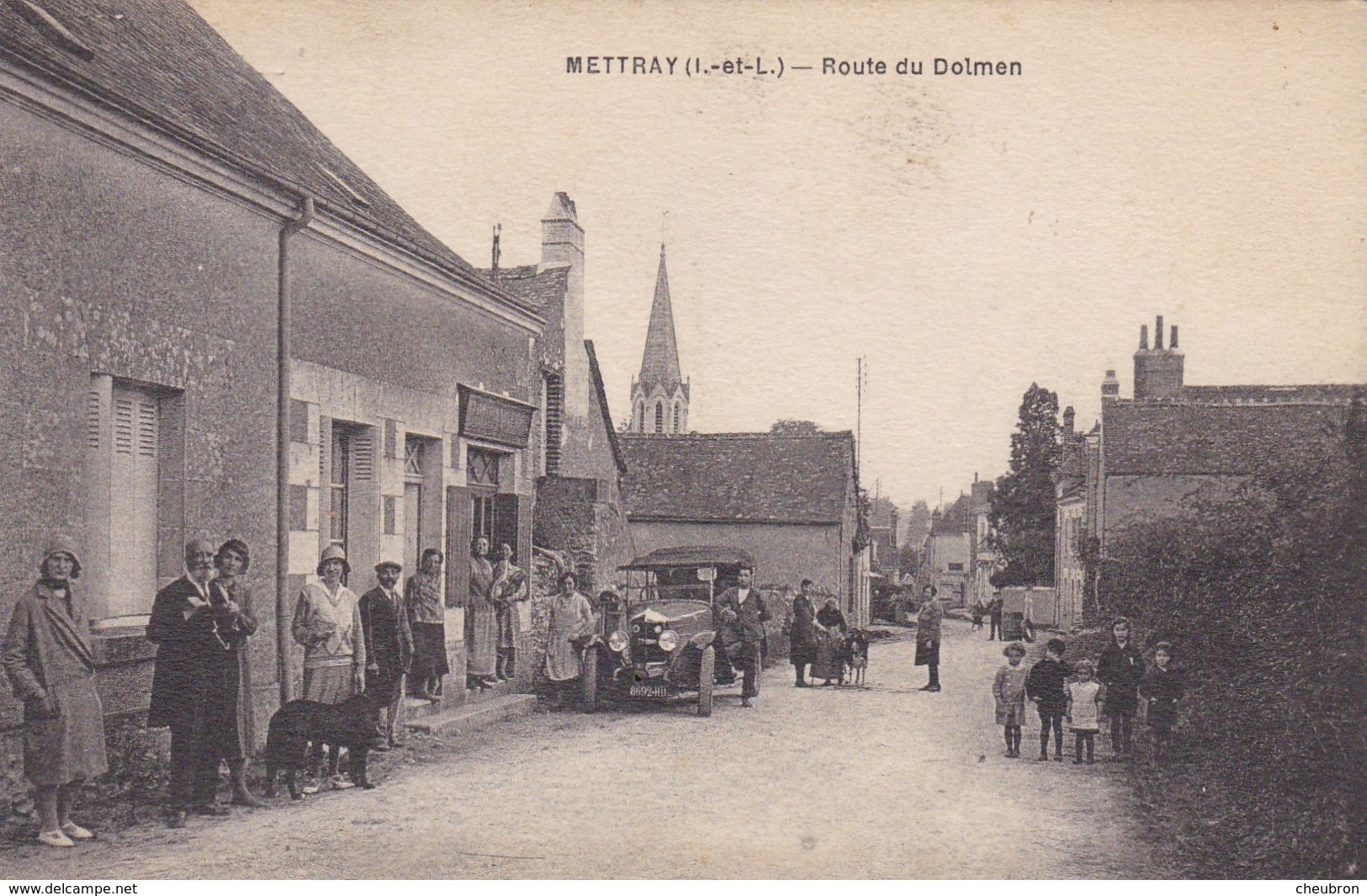 37. METTRAY. CPA. ANIMATION ROUTE DU DOLMEN . ANNEE 1931 + TEXTE - Mettray