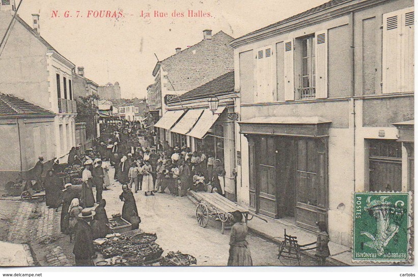 17 FOURAS  La Rue Des Halles - Fouras-les-Bains