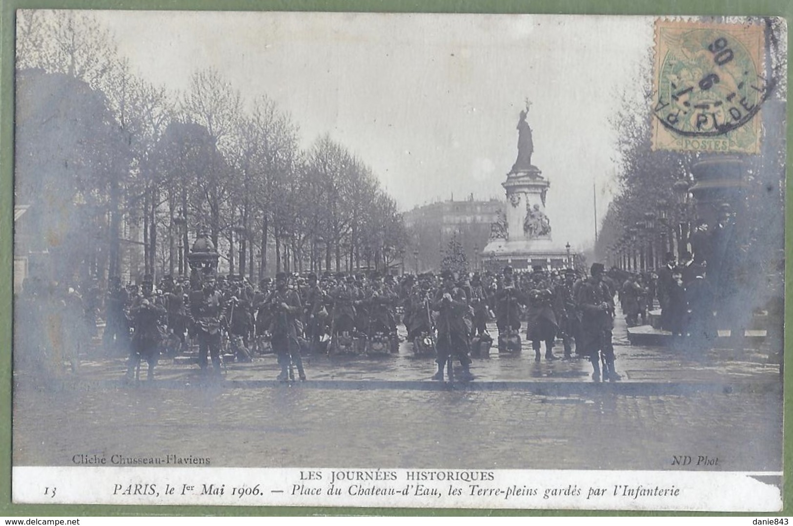 CARTE PHOTO - PARIS -JOURNÉES HISTORIQUES 1er MAI 1906- TERRE-PLEINS GARDÉS PAR L'INFANTERIE - PLACE DU CHATEAU D'EAU - Autres & Non Classés