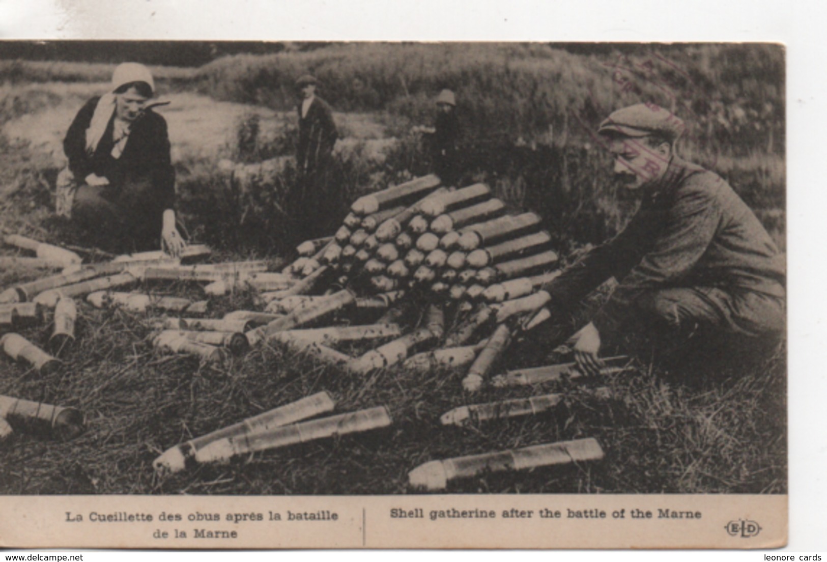 Cpa.Militaire.La Cueillette Des Obus Après La Bataille De La Marne.animé Personnages Et Obus - Guerre 1914-18