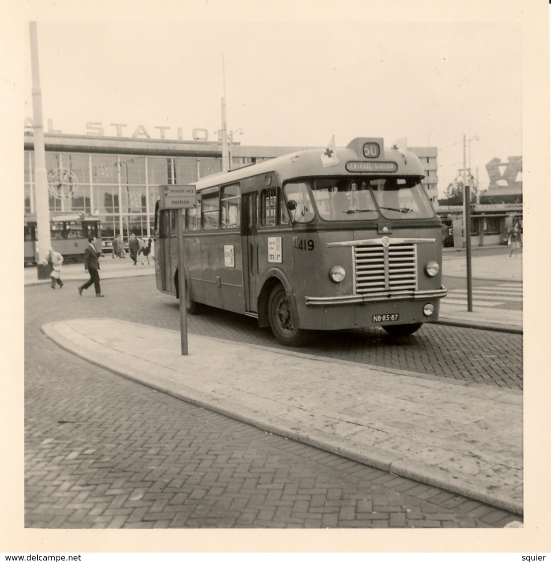 Bus 50, Rotterdam, Centraal Station - Auto's