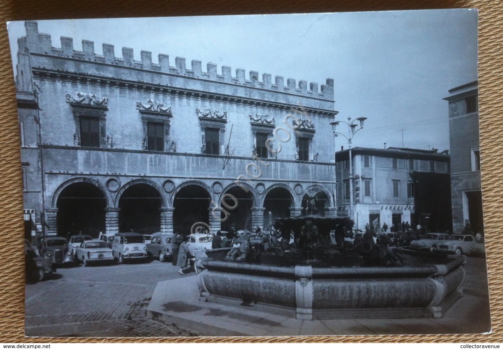 Fotografia Pesaro Fontana Di Piazza Del Popolo - Auto D'eoca - Anni '60 - Altri & Non Classificati