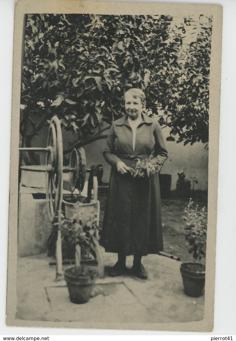 CORSE - CASTIGLIONE - Belle Carte Photo Portrait Femme Près D'un Puits Datée 1935 - Autres & Non Classés