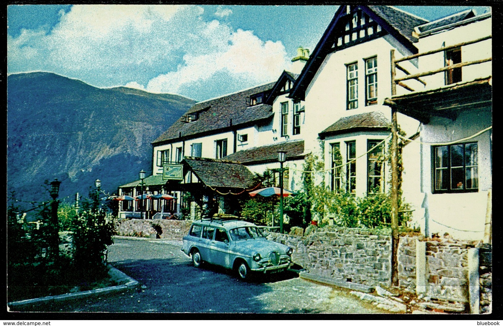 Ref 1279 - Postcard - Estate Car Outside The Coventers Inn - Aberfoyle Perthshire - Perthshire