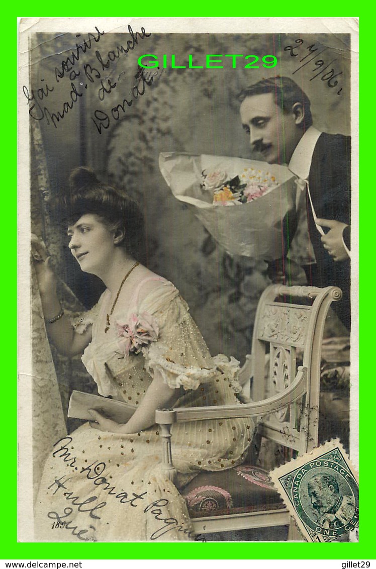 COUPLES - UN GROS BOUQUET DE FLEURS POUR MADAME - CIRCULÉE EN 1906 - - Couples