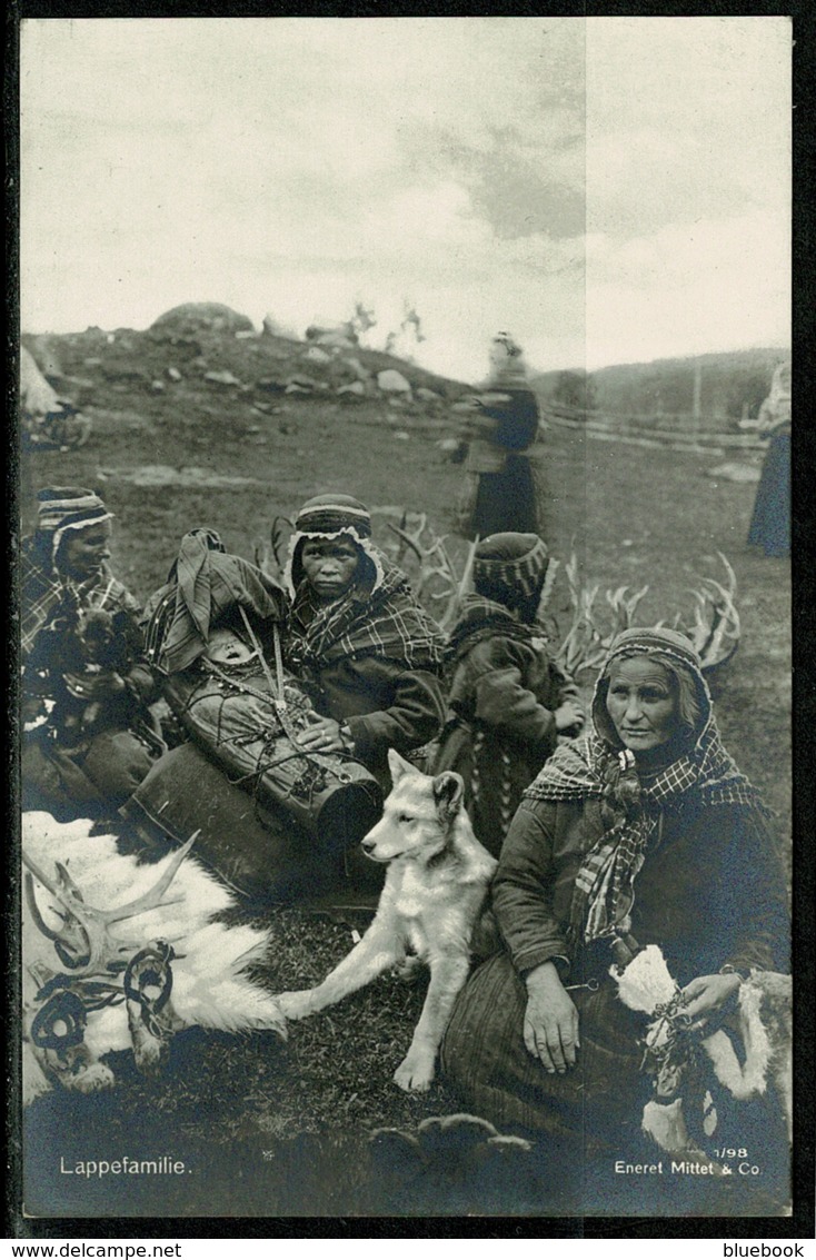 Ref 1279 - Early Ethnic Real Photo Postcard - Lappefamilie & Dog - Lappland - Norway Sweden - Europe