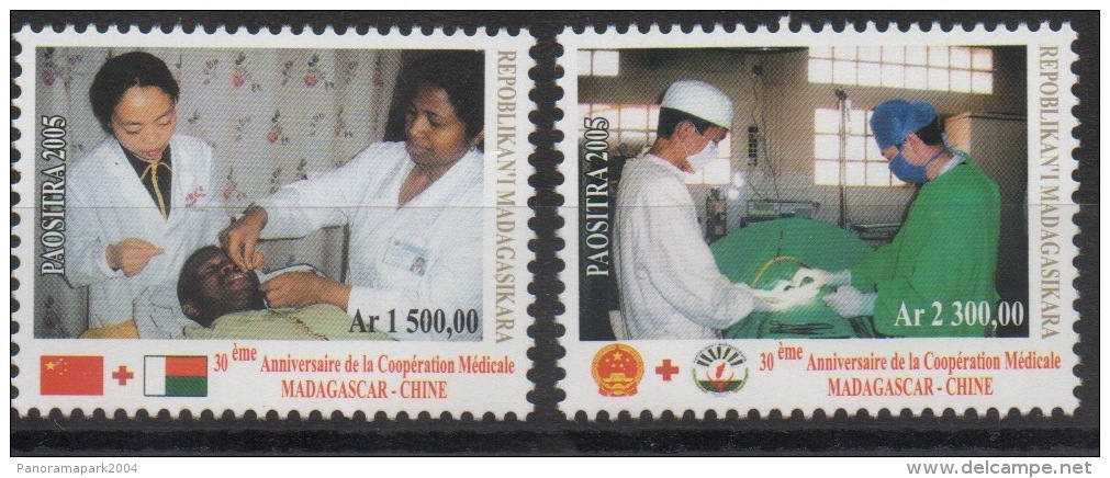 Madagascar Madagaskar 2005 Mi. 2628-2629 IMPERF Non Dentelé Joint Issue With China Chine Medical Relations 30 Years - Madagascar (1960-...)