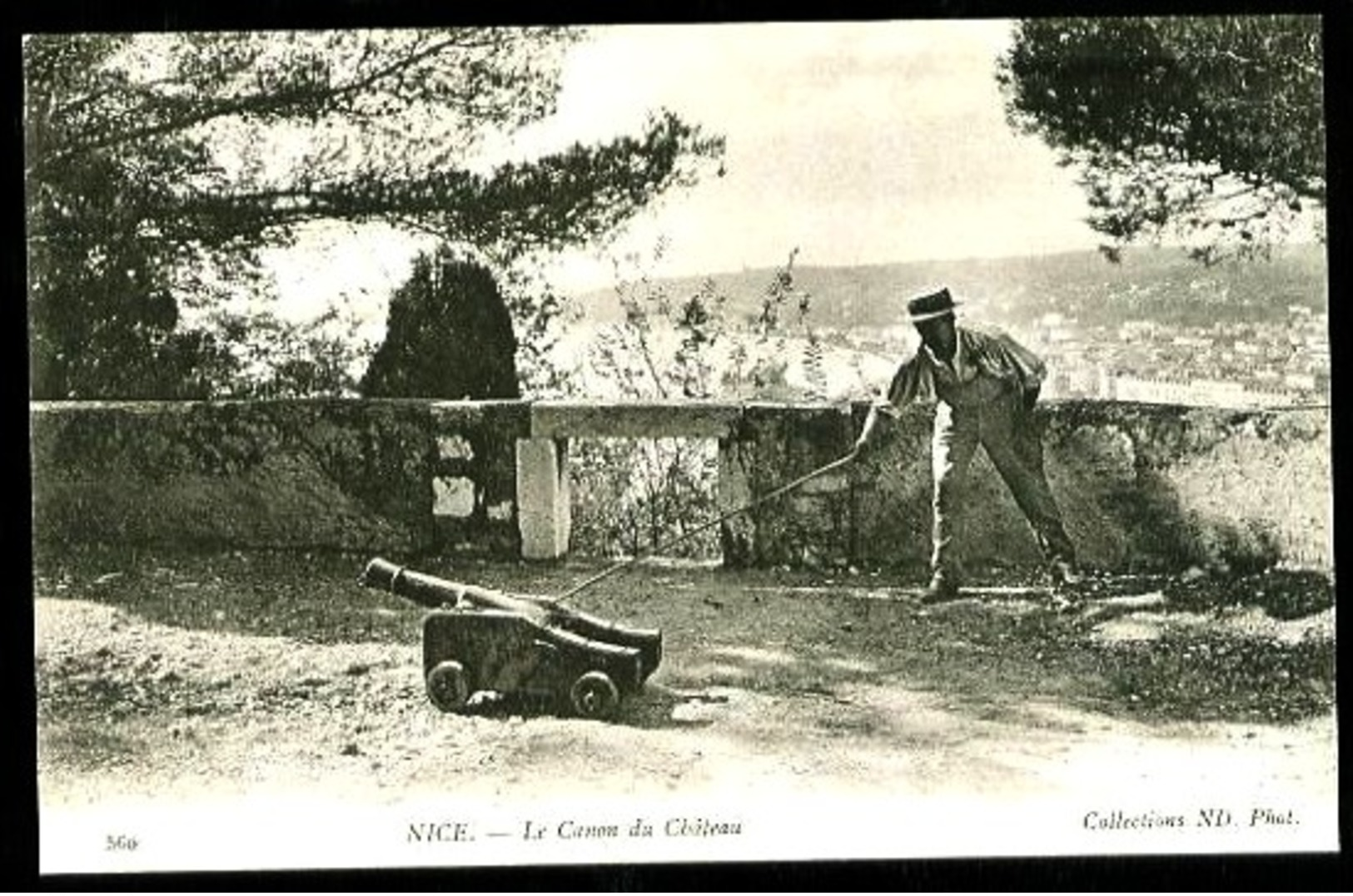 NICE - 560 : Le Canon Du Château - (Beau Plan Animé) - Monuments