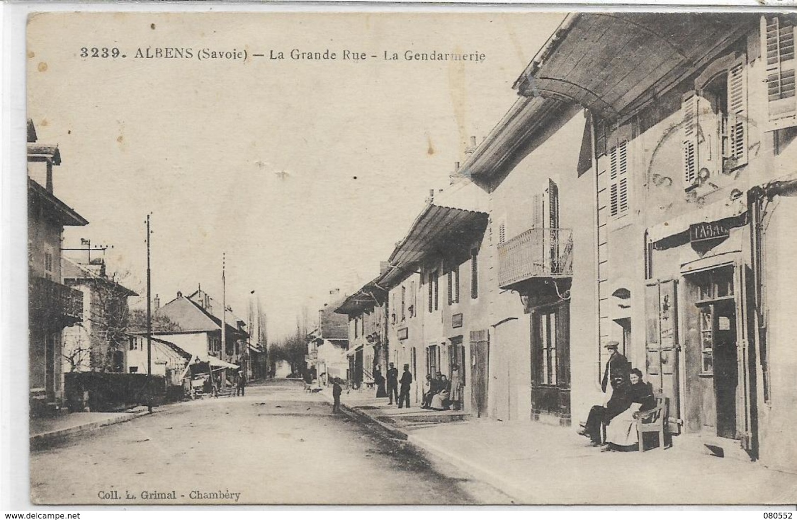 73 ALBENS . La Grande Rue Et La Gendarmerie , Bureau De Tabac Animé , édit : Coll L Grimal , écrite En 1918 , état Extra - Albens