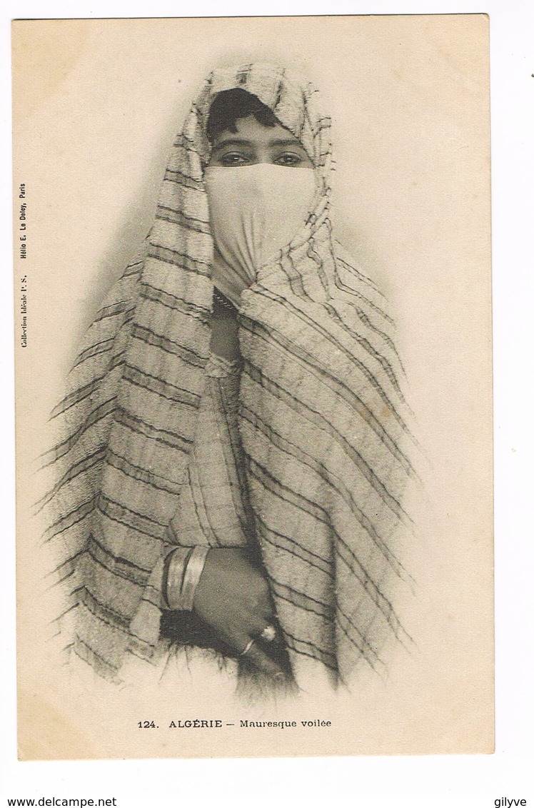 CPA. Algérie. Mauresque Voiée.    (F.602) - Femmes