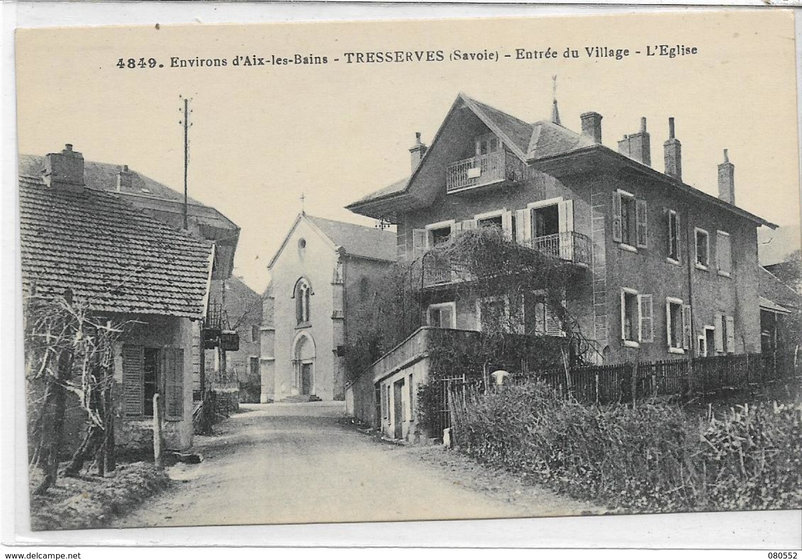 73 TRESSERVES . Entrée Du Village , L'église , édit : L Grimal Chambéry , Années 30 , état Extra - Autres & Non Classés