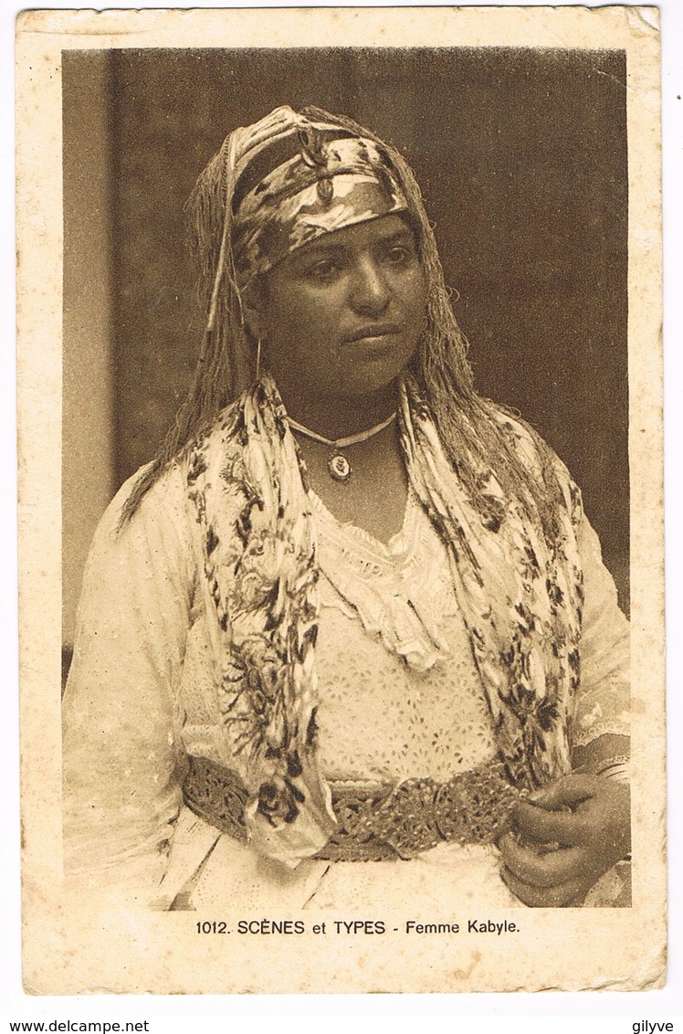 CPA. Algérie.Femme.Kabyle.    (F.611) - Femmes