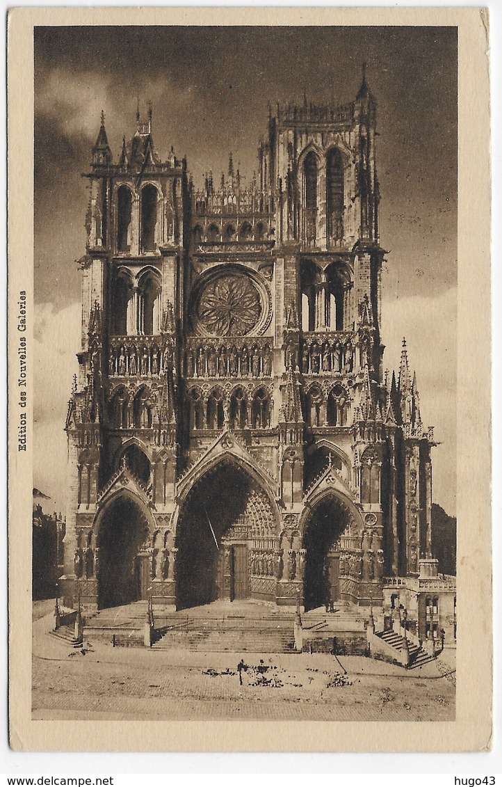 AMIENS - LA CATHEDRALE AU CREPUSCULE - CPA NON VOYAGEE - Amiens