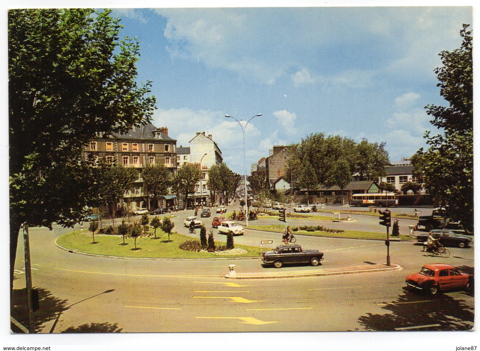 CPM  48    NANTES         LA PLACE DE LA REPUBLIQUE - Nantes