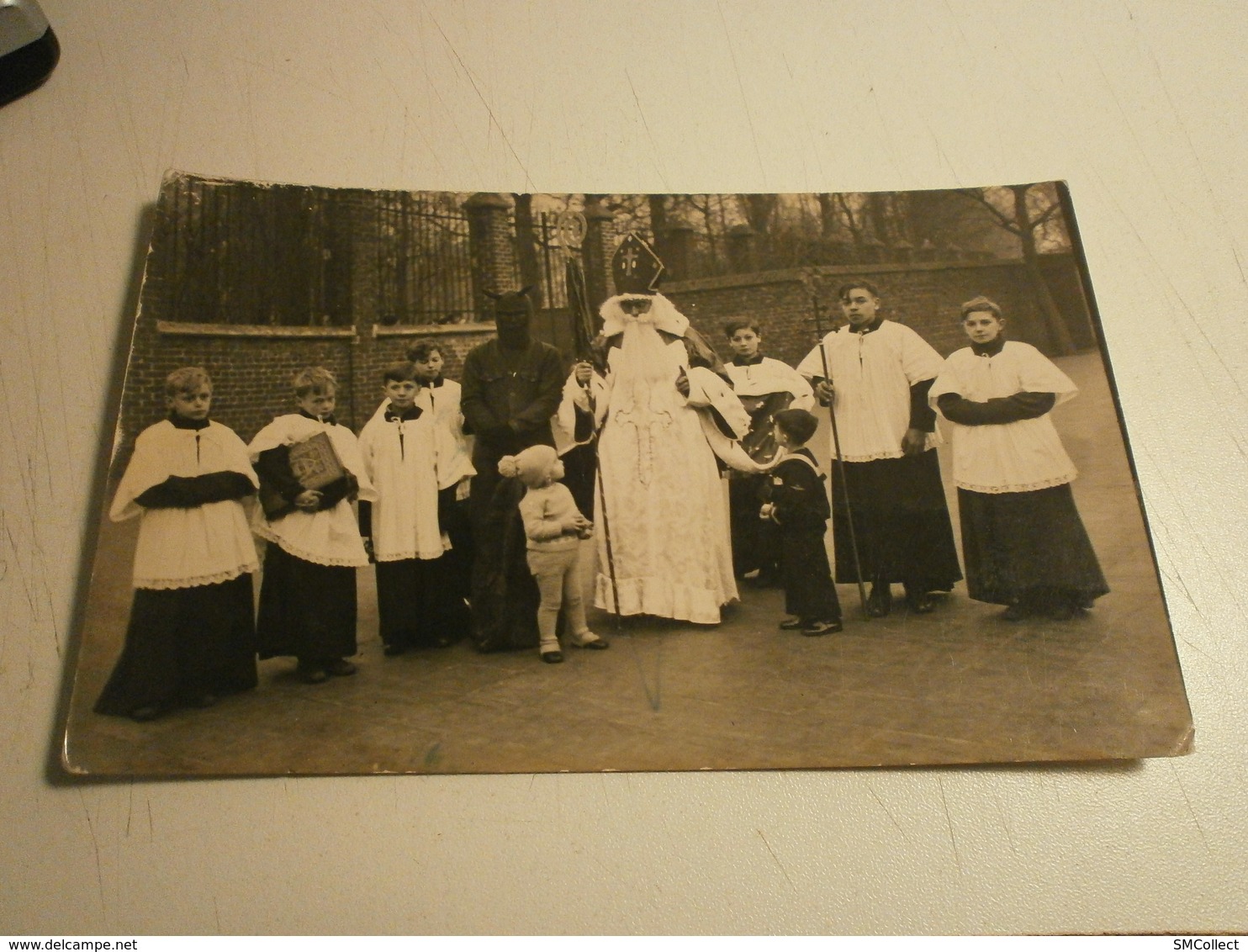 Carte Photo 1933, Saint Nicolas Et Krampus, Enfants De Choeur (2399) - Santa Claus