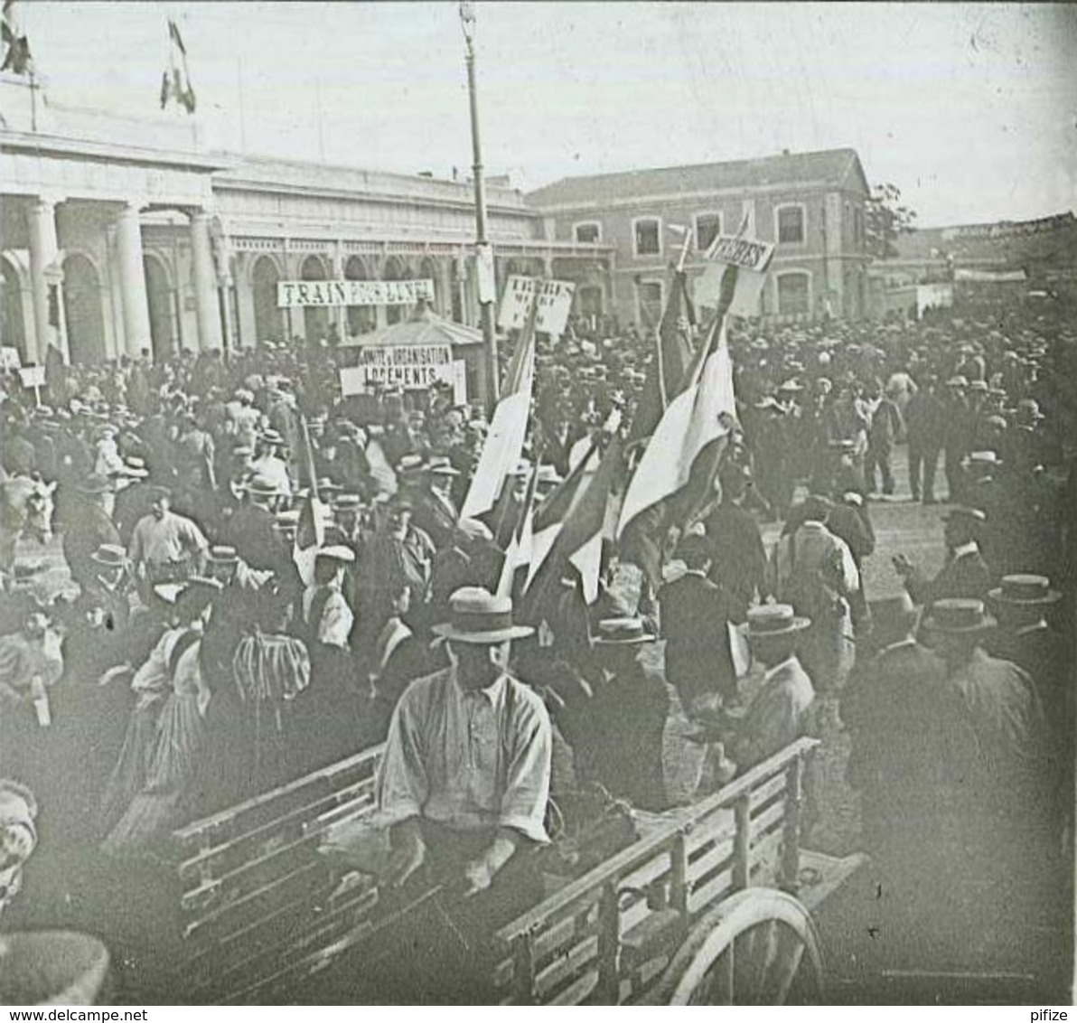 Positif Stéréo . Montpellier . Révolte Des Vignerons 9 Juin 1907 . Arrivée De Manifestants . - Photos Stéréoscopiques