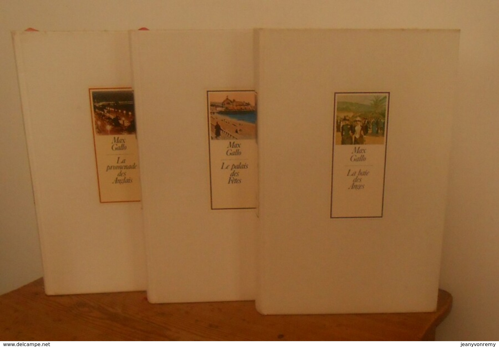 La Baie Des Anges. Le Palais Des Fêtes. La Promenade Des Anglais. Max Gallo. En 3 Volumes. 1975-1976. - Côte D'Azur