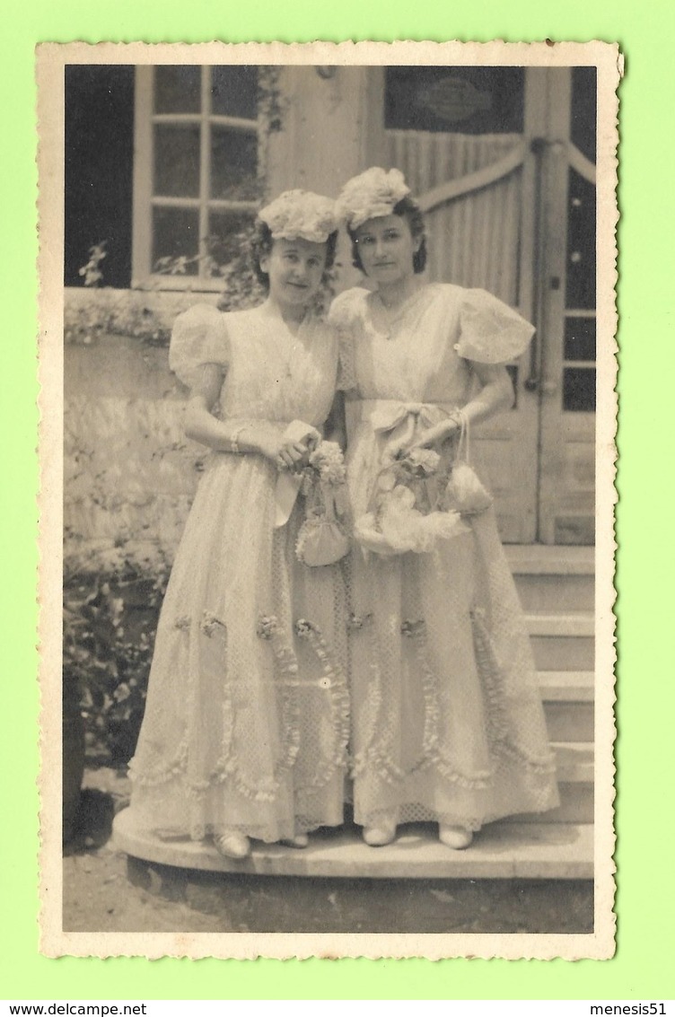 CPA Carte Photo Deux Demoiselles D'honneur Dans Leur Tenue De Cérémonie Robe De Tulle Et Aumonière - A Identifier