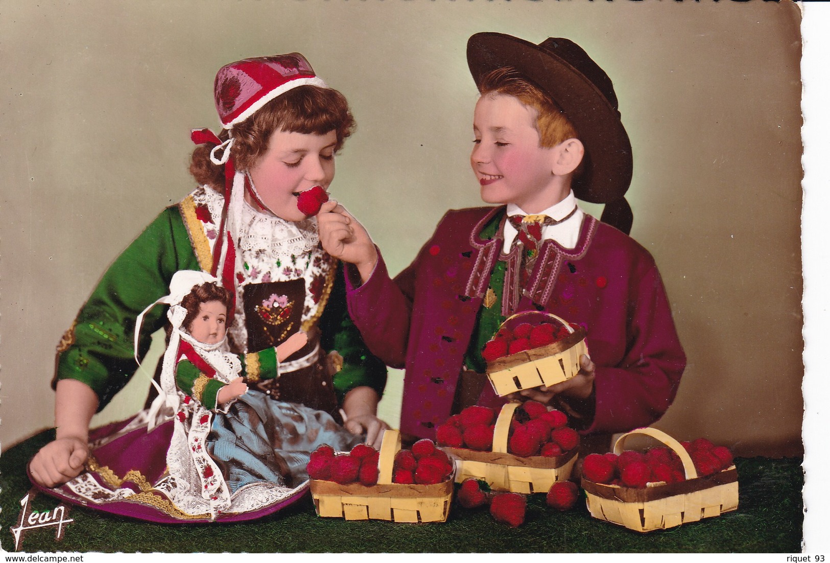 LA BRETAGNE - Petits Enfants En Costume De PLOUGASTEL-DAOULAS (Finistère)(avec Paniers De Fraises) - Kostums