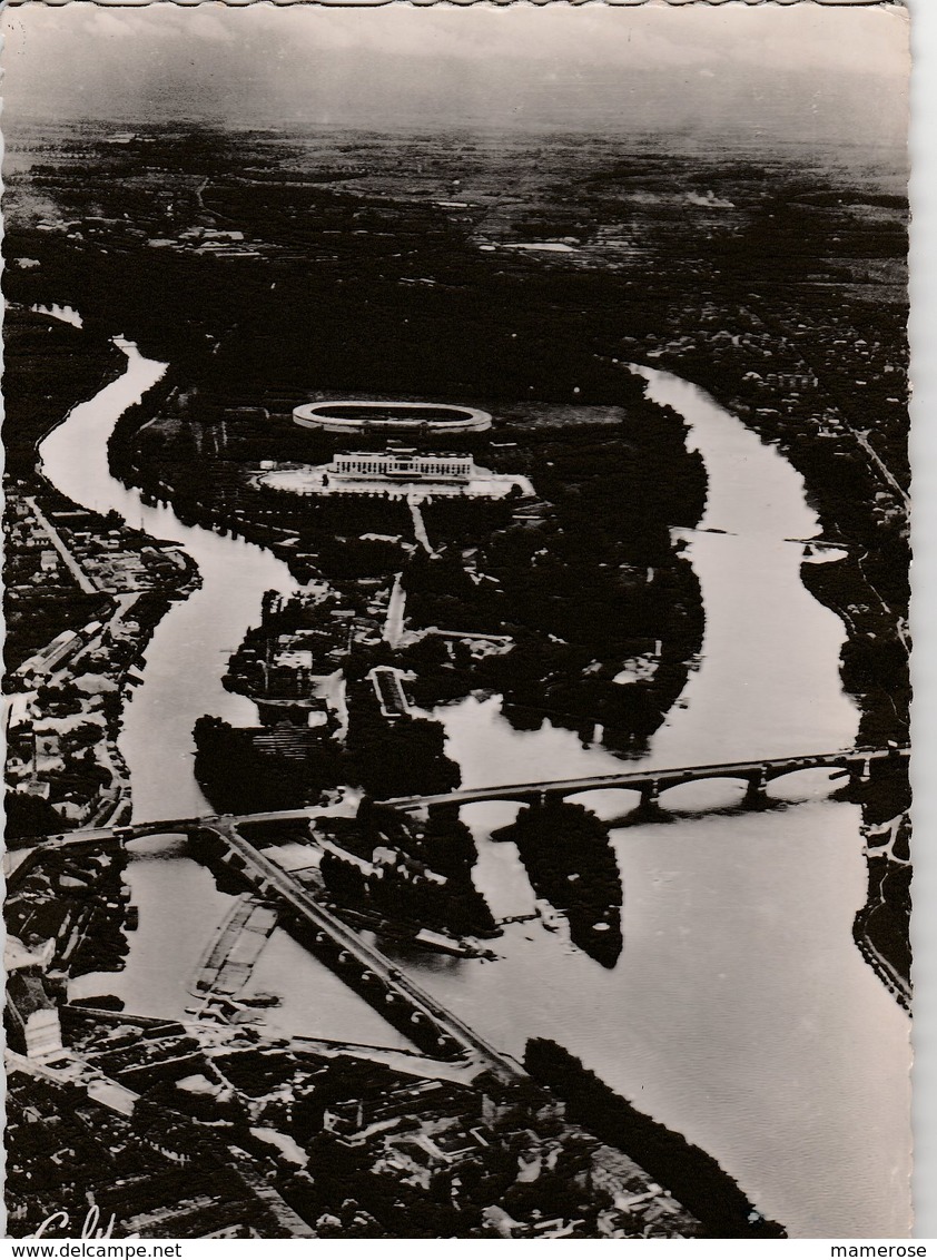 TOULOUSE (31). Vue Aérienne Sur: Quai Et Pont De Tounis, Pont St-Michel, Parc Municipal Des Sports: Piscine Et Vélodrome - Toulouse