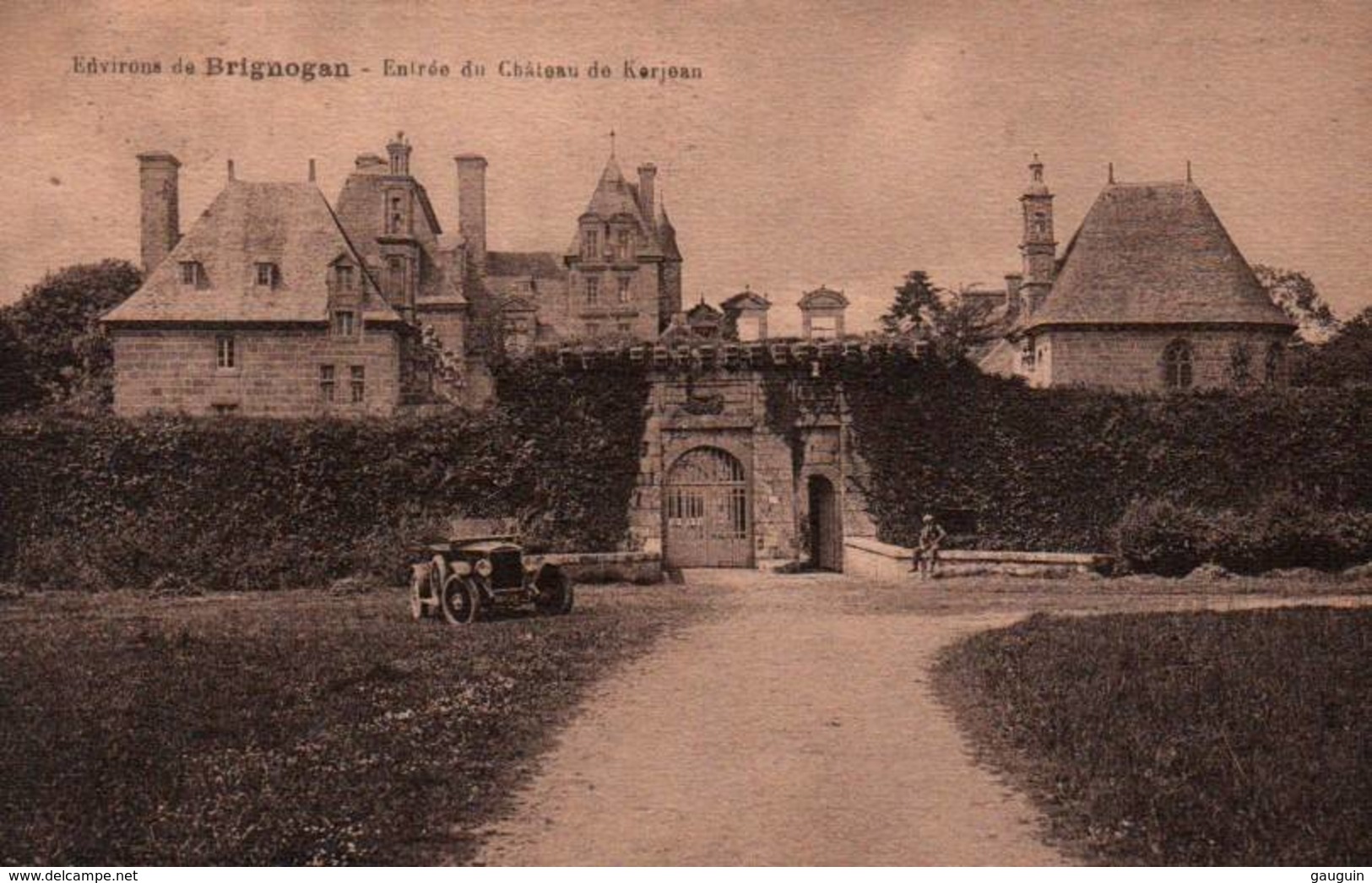 CPA - BRIGNOGAN - Entrée Du Château De Kerjean (voiture) - Brignogan-Plage